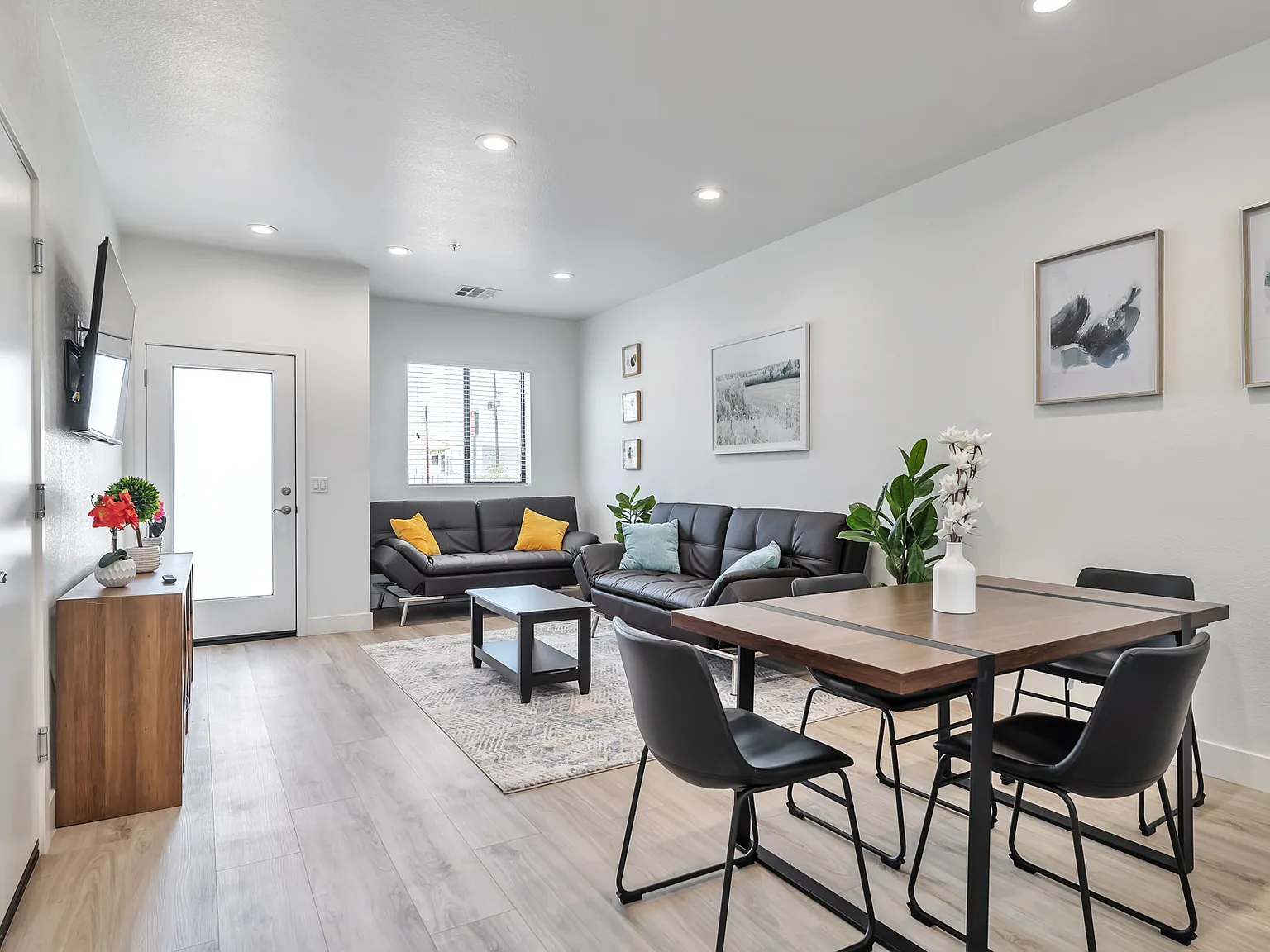 3 bed, 2.5 bath, 1420 sqft, $2,250 — Photo 4