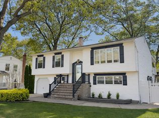 72 Avenue B, Holbrook, NY 11741