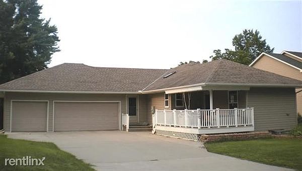 1st image of 104 Leray Ave