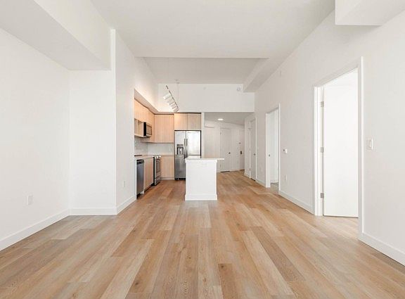 4th image of 55 Orchard St #2403