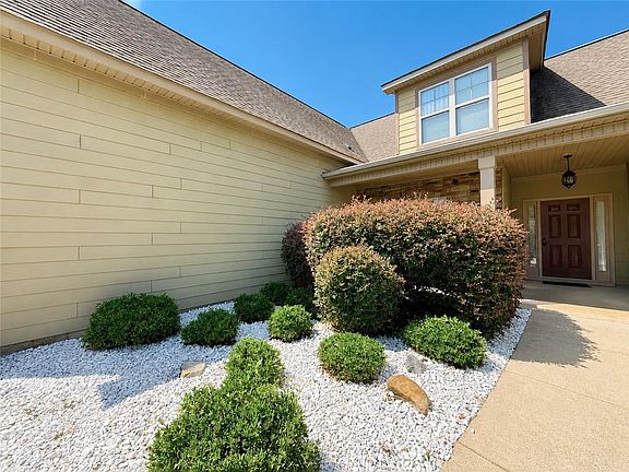 3rd image of 4 Churchhill Dr