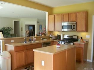 24270 Crystal Dr, Brownstown, MI 48134