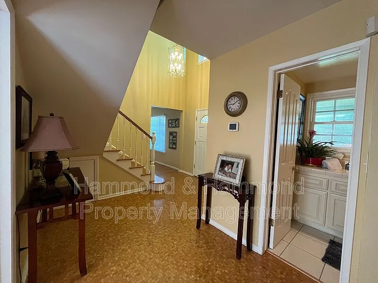 8422 Fable Ave — Photo 7
