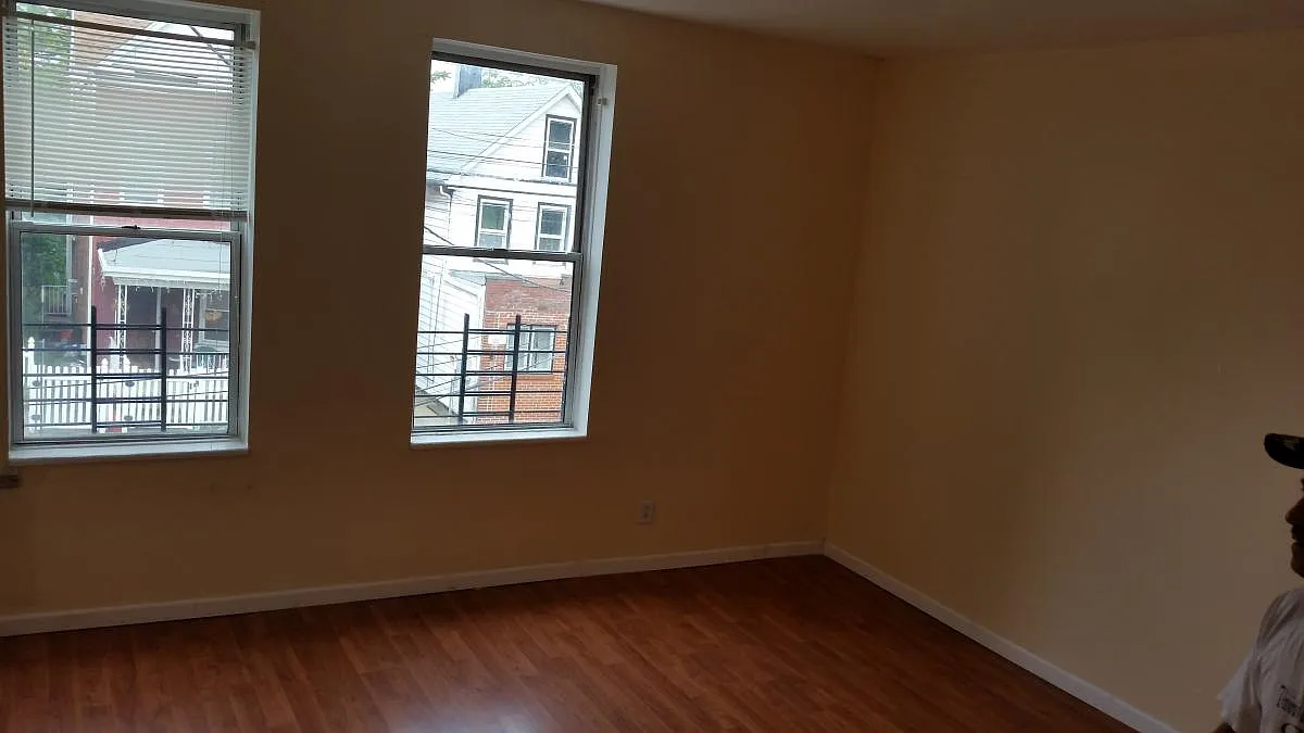 728 Cortlandt Street — Photo 2