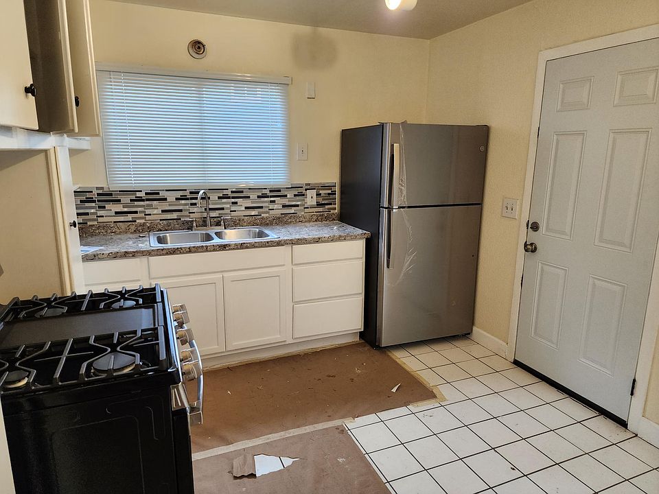 2nd image of 315 Seacliff Dr