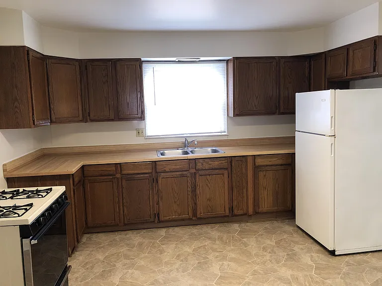418 Bluff City Blvd — Photo 4