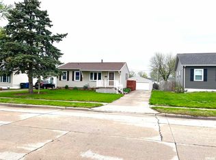 606 14th Pl, Camanche, IA 52730