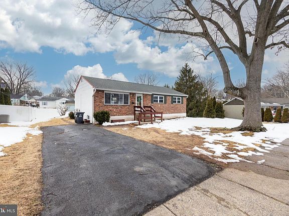 2nd image of 528 Virginia Ave