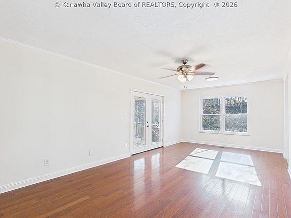 3rd image of 223 Oak Dr