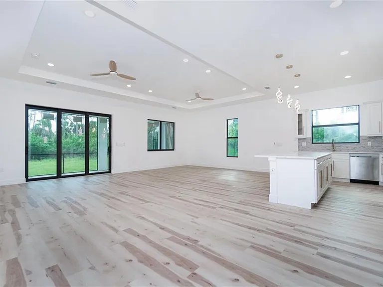 289 Albatross Rd — Photo 4
