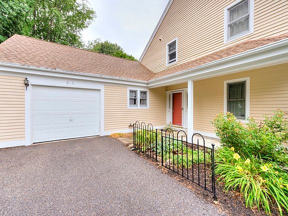 3rd image of 5 Pioneer Ln #1