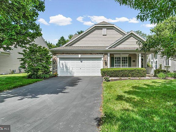 3rd image of 112 Petunia Dr