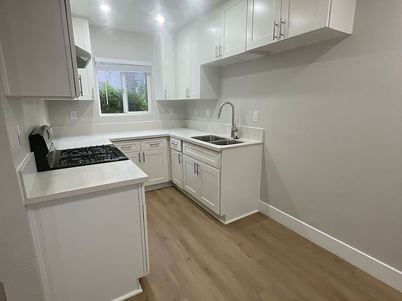 3rd image of 500-565 N Citrus St #506