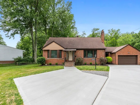 4026 Columbia Rd, North Olmsted, OH 44070