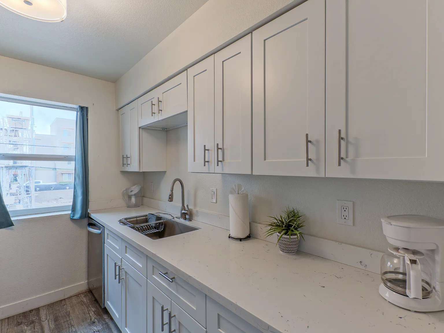 2 bed, 750 sqft, $1,800 — Photo 4
