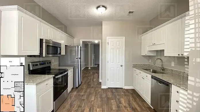 1329 Pamela St — Photo 5
