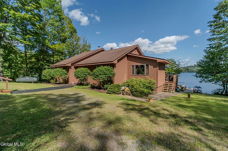 5th image of 138 Maplewood Drive