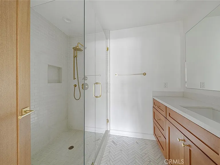 420 S Madison Ave #205 — Photo 22