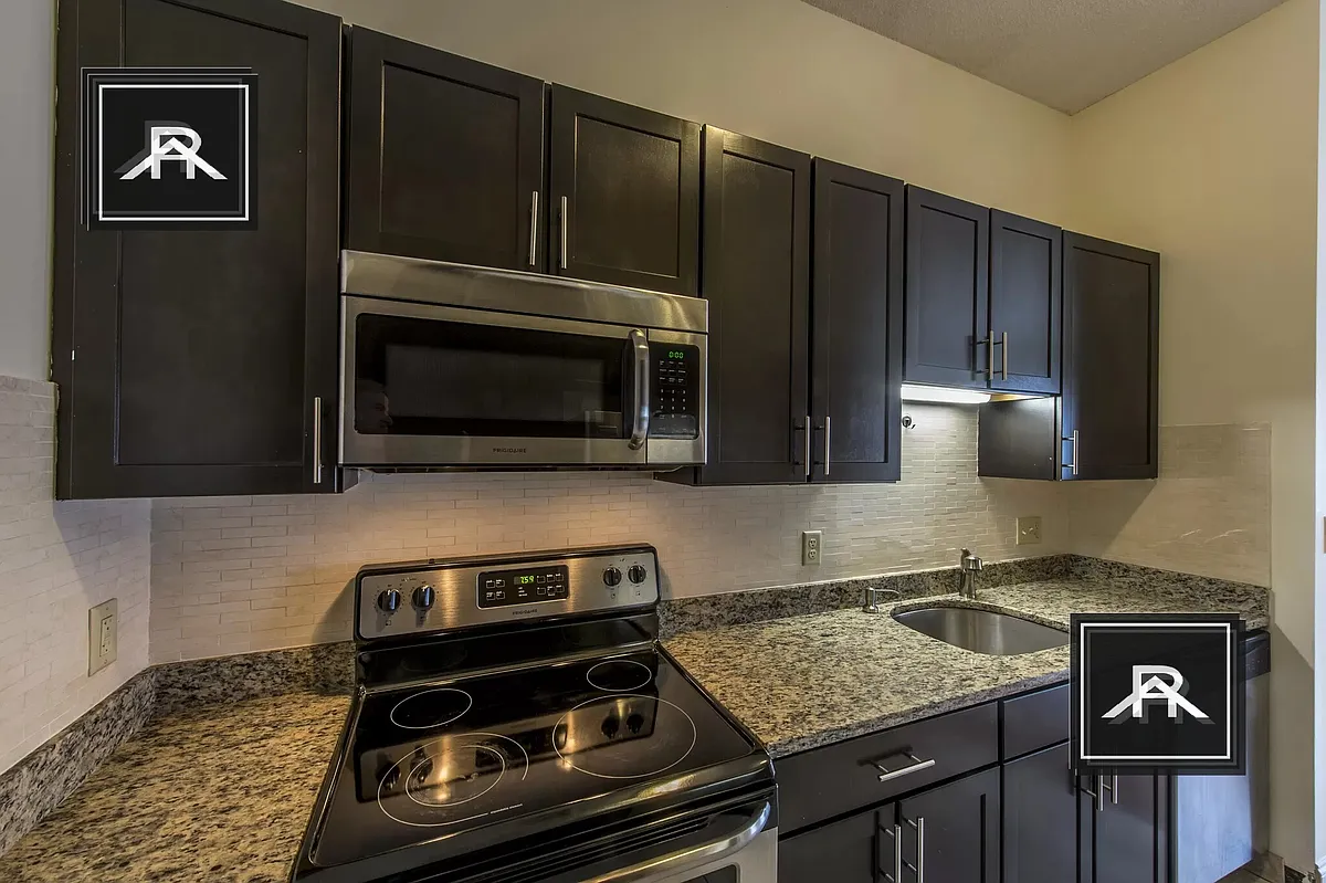 Building Photo - 1077 Commonwealth Ave #402
