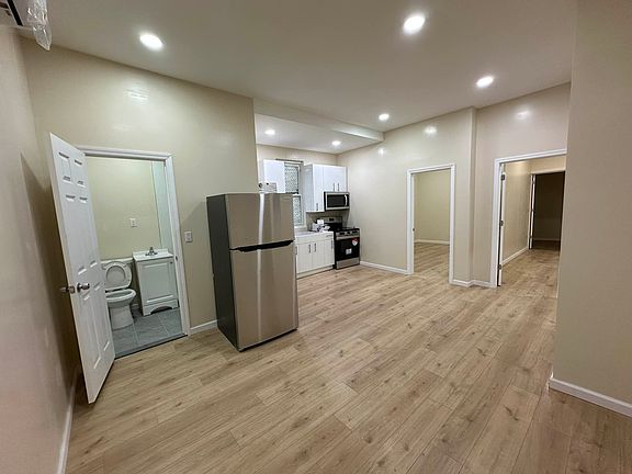 3rd image of 1534 Vyse Ave #1B
