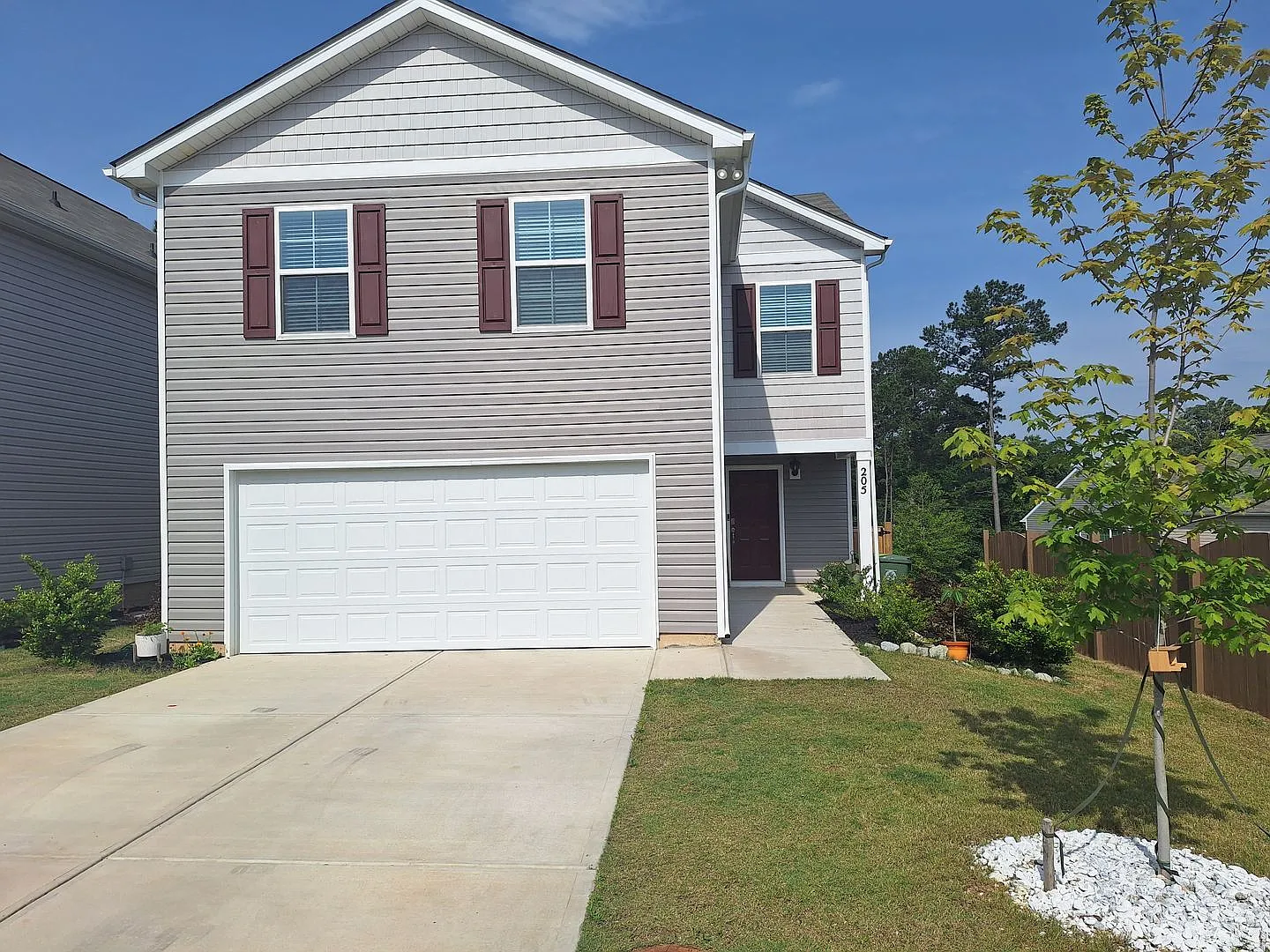 4 bed, 2.5 bath, 2000 sqft, $2,300 — Photo 3