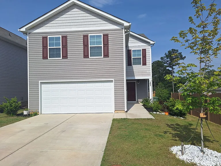205 Dunham Rd — Photo 3
