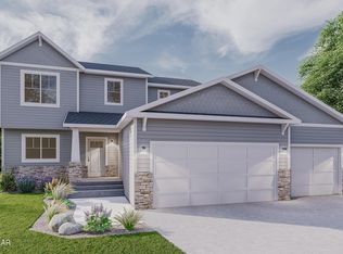379 Wren Dr, Grand Forks, ND 58201