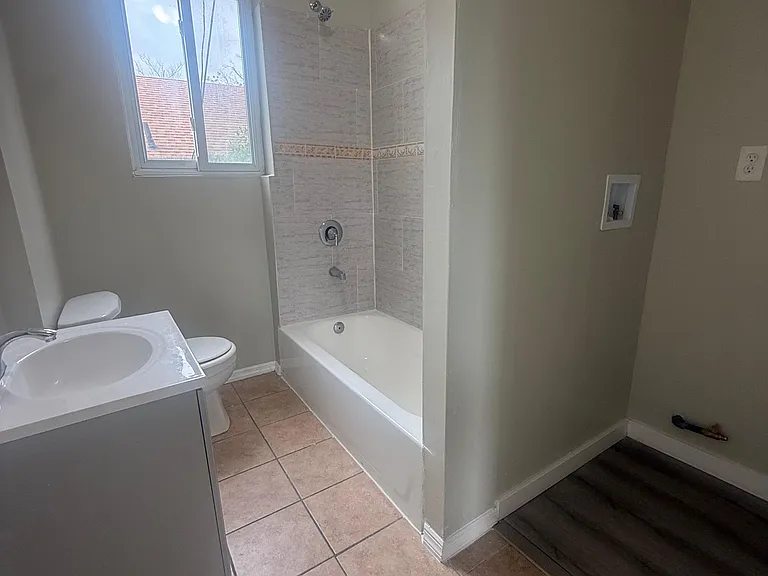 27-29 N Munn Ave #2F — Photo 3