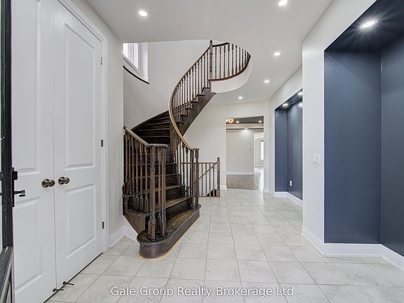 3rd image of 125 Prince Charles Cres