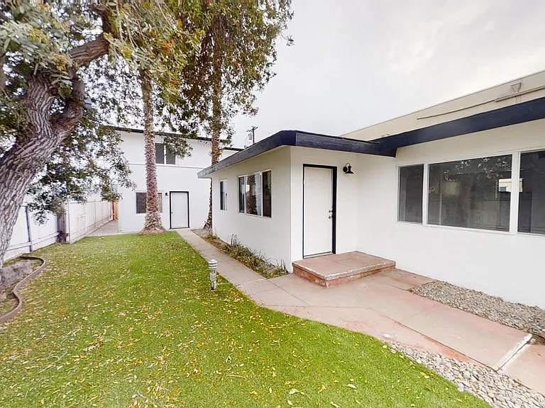 1009 Hornblend St — Photo 8