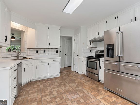 5th image of 2055 Amberly Glen Way