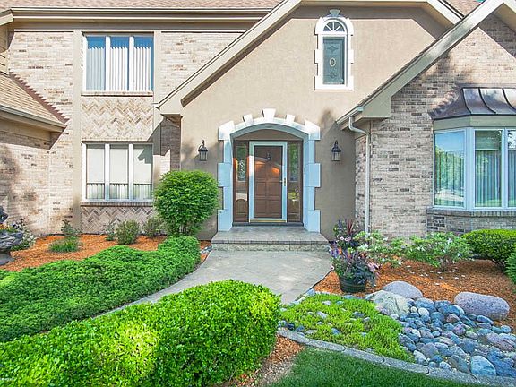 4th image of 637 Lake Trail Dr