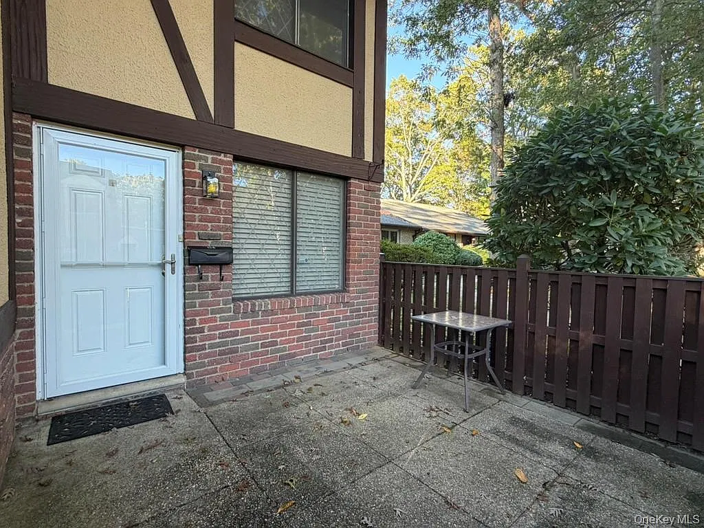 2 bed, 1.5 bath, 1176 sqft, $2,700 — Photo 3