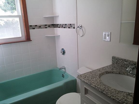 4th image of 21 Truman Dr