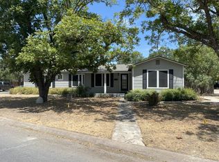 401 N Lewis Ave, Kerrville, TX 78028