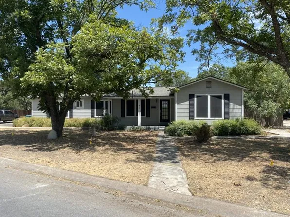 401 N Lewis Ave, Kerrville, TX 78028