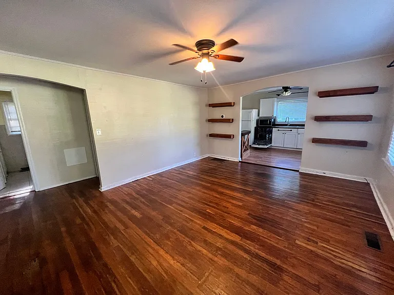 8906 Lee Road 146 — Photo 4
