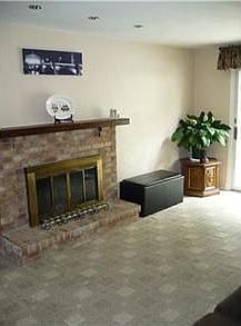 3rd image of 19 Valley Vue Dr