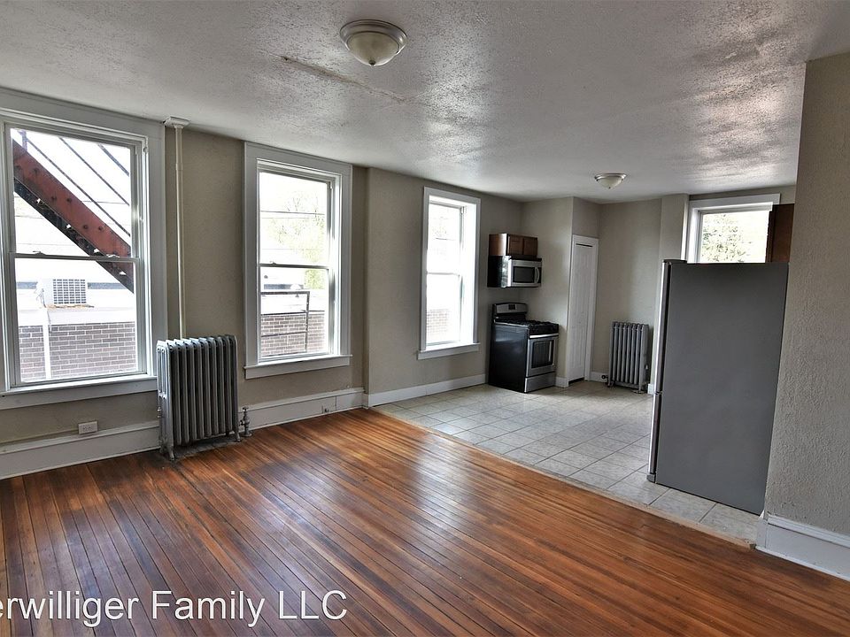 1st image of 132 S Main