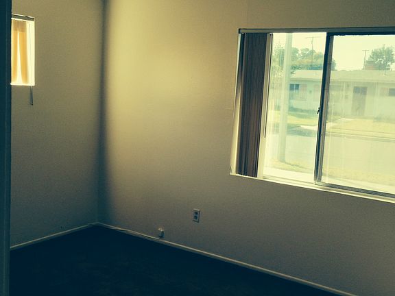 4th image of 422 Staunton St