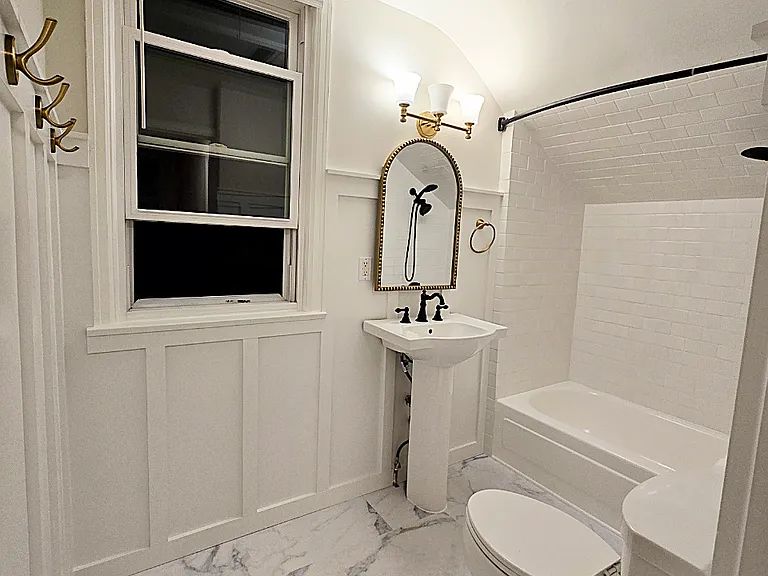 W303N2563 Maple Ave — Photo 5