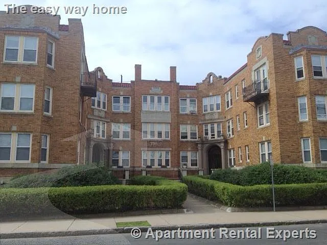 Building Photo - 172 Maple St #407