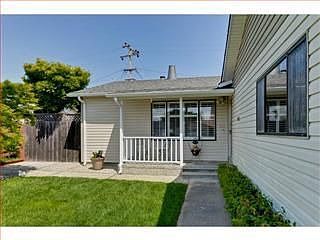 3rd image of 2423 Kehoe Ave