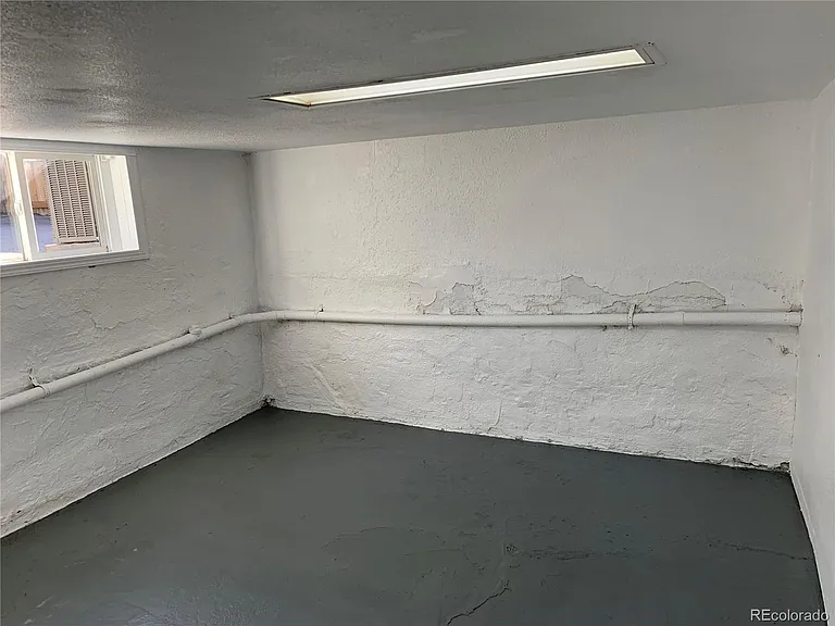 4385 Benton St — Photo 32