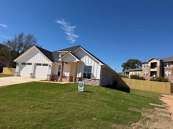 2nd image of 415 Mia Dr