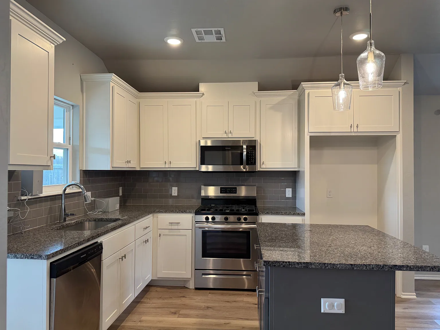 3 bed, 1601 sqft, $1,800 — Photo 3