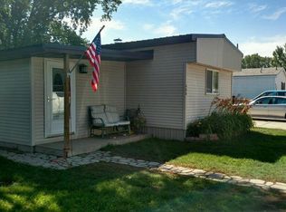 406 W Prairie Ln, Mandan, ND 58554