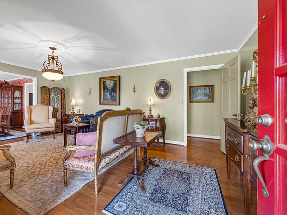 5th image of 1605 Circle Dr