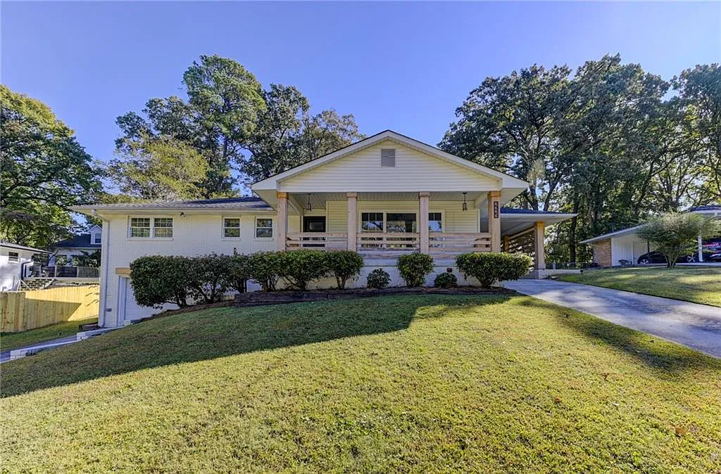 3 bed, 2.5 bath, 2128 sqft, $2,975 — Photo 1