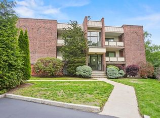 55 Angleside Rd APT 5, Waltham, MA 02453